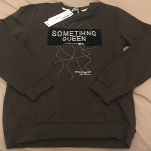 "Somehting Queen" Long Sleeved Shirt